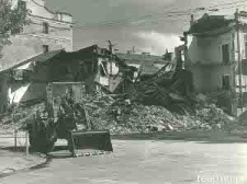 Ruiny wyburzonej kamienicy obok Poczty Gł&oacute;wnej w Lublinie