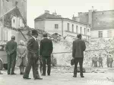 Wyburzanie zawalonej kamienicy przy Poczcie Gł&oacute;wnej w Lublinie