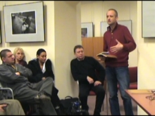 Paweł Pr&oacute;chniak podczas promocji ksiązki "Brama Grodzka. Kręgi Pamięci" Tomasza Pietrasiewicza