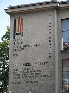 Mural z wierszem Ryszarda Krynickiego