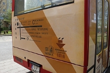 Autobus MPK Lublin oklejony wierszami J&oacute;zefa Czechowicza