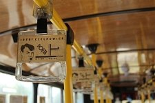 Wnętrze autobusu MPK Lublin z grafikami z J&oacute;zefem Czechowiczem