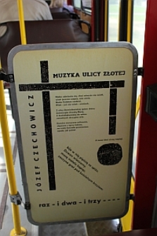 Wnętrze autobusu MPK Lublin z wierszem Józefa Czechowicza