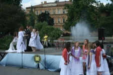 "Maj&oacute;wka filarecka" w wykonaniu uczni&oacute;w z II LO im. Hetmana Jana Zamoyskiego