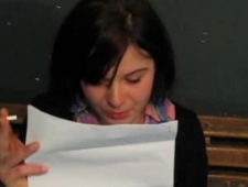 Dominika Serafin czyta Andrzeja Sosnowskiego "Dominoes (Domino)"