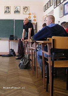 Świadectwa. Rafał "Koza" Koziński na spotkaniu z młodzieżą z 13 Gimnazjum