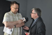 Ks. Alfred Wierzbicki udziela wywiadu