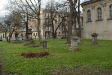 Kościół ewangelicko-augsburski, pw. św. Trójcy w Lublinie, widok cmentarza. Fotografia