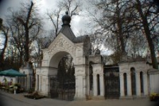 Fragment ogrodzenia cmentarza przy ul. Lipowej w Lublinie. Fotografia