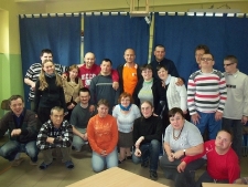 Zaczarowany Lublin 2012 - Nie tylko kości. Uczestnicy Warsztat&oacute;w Terapii Zajęciowej podczas zajęć edukacyjnych z tworzenia gier planszowych