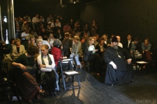 Publiczność podczas prezentacji reprintu "Pieśń ujdzie cało. Antologia wierszy o Żydach pod okupacją niemiecką"