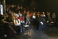 Publiczność podczas prezentacji reprintu "Pieśń ujdzie cało. Antologia wierszy o Żydach pod okupacją niemiecką"