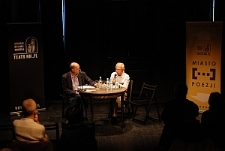 Piotr Mitzner i Piotr Matywiecki. Prezentacja tomik&oacute;w Jana Śpiewaka i Czesława Janczarskiego z serii: "Biblioteka zapomnianych poet&oacute;w"