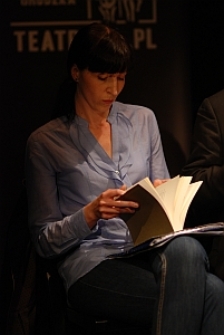 Agnieszka Ż&oacute;łkiewska (ŻIH) na prezentacji tomiku "Pieśń ujdzie cało"