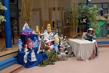 Bajkowa Szkoła - wystawa bajkowych kukiełek zrobionych przez dzieci w SP nr 52 na Felinie