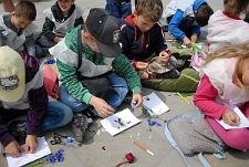 Przedszkolaki w trakcie śniadania z Alicją