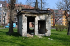 Pozostałości studni na Słomianym Rynku w Lublinie. Fotografia
