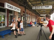 Projekt Wagon Lublin 2010 na peronie w Toruniu.