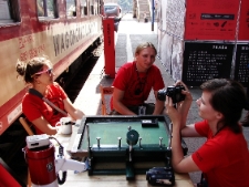 Działania na peronie w Szczecinie podczas projektu Wagon 2010 Lublin.