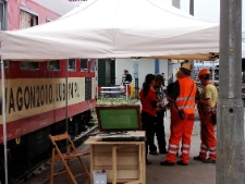 Działania na peronie w Poznaniu podczas projektu Wagon 2010 Lublin.