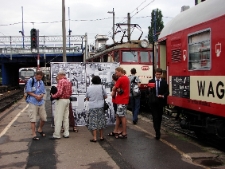 Działania na peronie w Poznaniu podczas projektu Wagon 2010 Lublin.