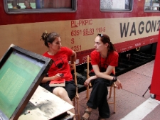 Działania na peronie w Szczecinie podczas projektu Wagon 2010 Lublin.