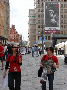 Akcja ulotkowa podczas projektu Wagon Lublin 2010 na rynku Starego Miasta we Wrocławiu.