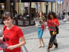 Akcja ulotkowa podczas projektu Wagon Lublin 2010 na rynku Starego Miasta we Wrocławiu.