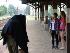 Działania na peronie we Wrocławiu podczas projektu Wagon 2010 Lublin.