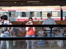 Działania na peronie w Katowicach podczas projektu Wagon 2010 Lublin.