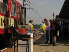 Działania na peronie w Rzeszowie podczas projektu Wagon 2010 Lublin.