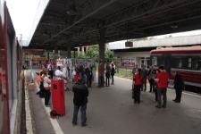 Działania na peronie w Łodzi podczas projektu Wagon 2010 Lublin.