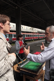 Działania na peronie w Łodzi podczas projektu Wagon 2010 Lublin.