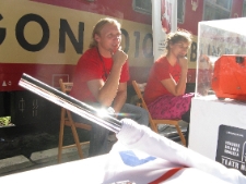 Działania na peronie w Łodzi podczas projektu Wagon 2010 Lublin.