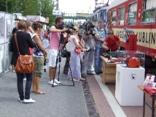 Działania na peronie w Białymstoku podczas projektu Wagon 2010 Lublin.