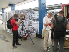 Działania na peronie w Olsztynie podczas projektu Wagon 2010 Lublin.