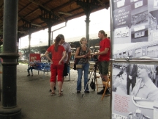 Działania na peronie w Gdańsku podczas projektu Wagon 2010 Lublin.