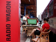 Działania na peronie w Szczecinie podczas projektu Wagon 2010 Lublin.