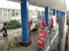 Działania na peronie w Olsztynie podczas projektu Wagon 2010 Lublin.