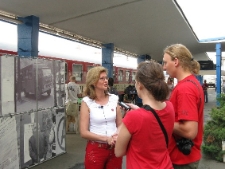 Działania na peronie w Olsztynie podczas projektu Wagon 2010 Lublin.