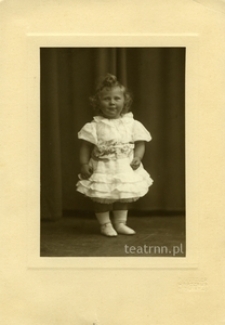 Krystyna Mandelbaum (Modrzewska) w dzieciństwie