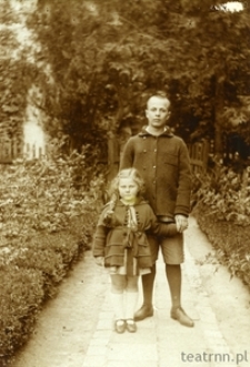 Krystyna Mandelbaum (Modrzewska) z bratem Marianem Mandelbaumem