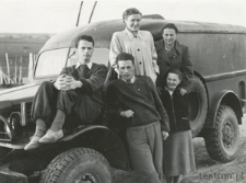 Krystyna Modrzewska z asystentami Akademii Medycznej w Białymstoku