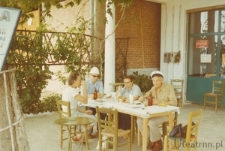 Krystyna Modrzewska z prof. J.A.B&ouml;&ouml;kiem i prof. J.Mohrem podczas pobytu w Grecji