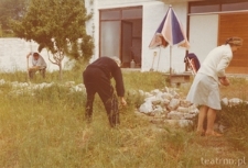 Krystyna Modrzewska ze znajomymi w czasie pobytu w Grecji