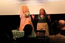 "Buntownicze ziarna" - spektakl w wykonaniu Eleny Guerrini