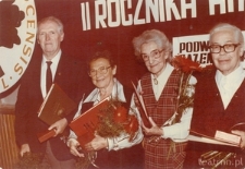 Krystyna Modrzewska z wykładowcami Akademii Medycznej w Białymstoku na spotkaniu po latach