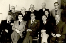 Krystyna Modrzewska wśród członków Rady Wydziału Akademi Medycznej w Białymstoku 1952/53