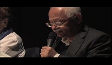 Piotr Matywiecki czyta swoje wiersze podczas "Misterium wiersza"