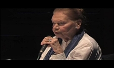 Julia Hartwig czyta swoje wiersze podczas "Misterium wiersza"